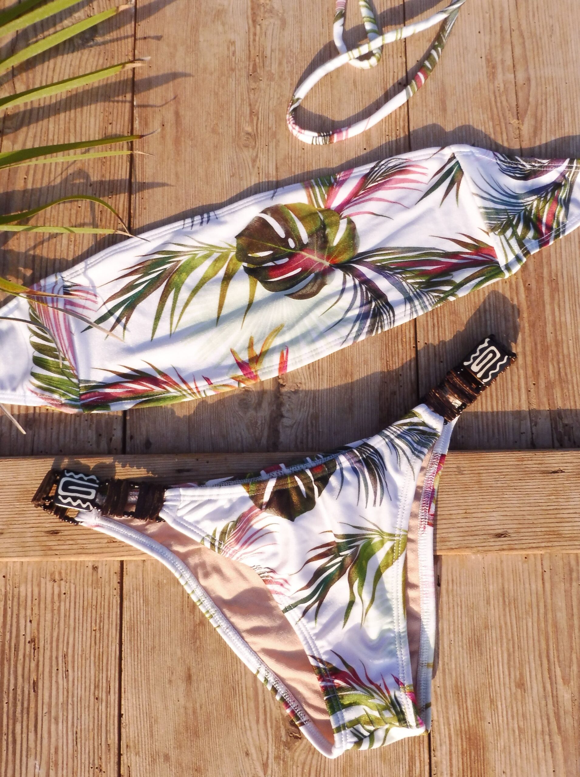 FISHKISS Gumtree bikini with tropical print in a detailed view